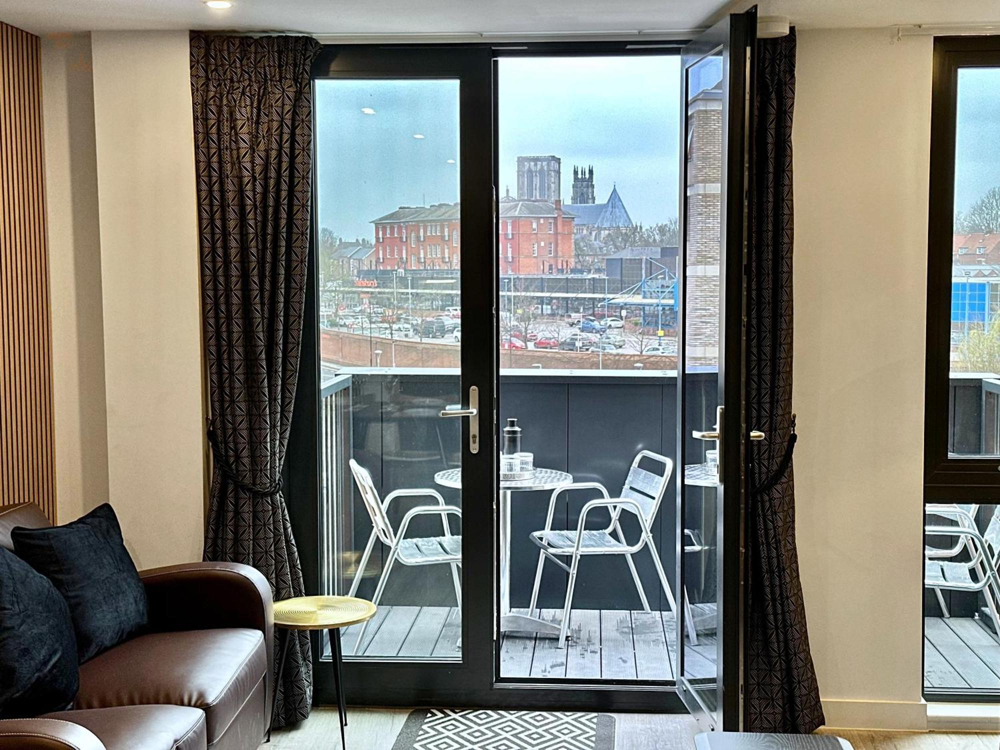 38 With Minster Views, Parking And Gym Apartment