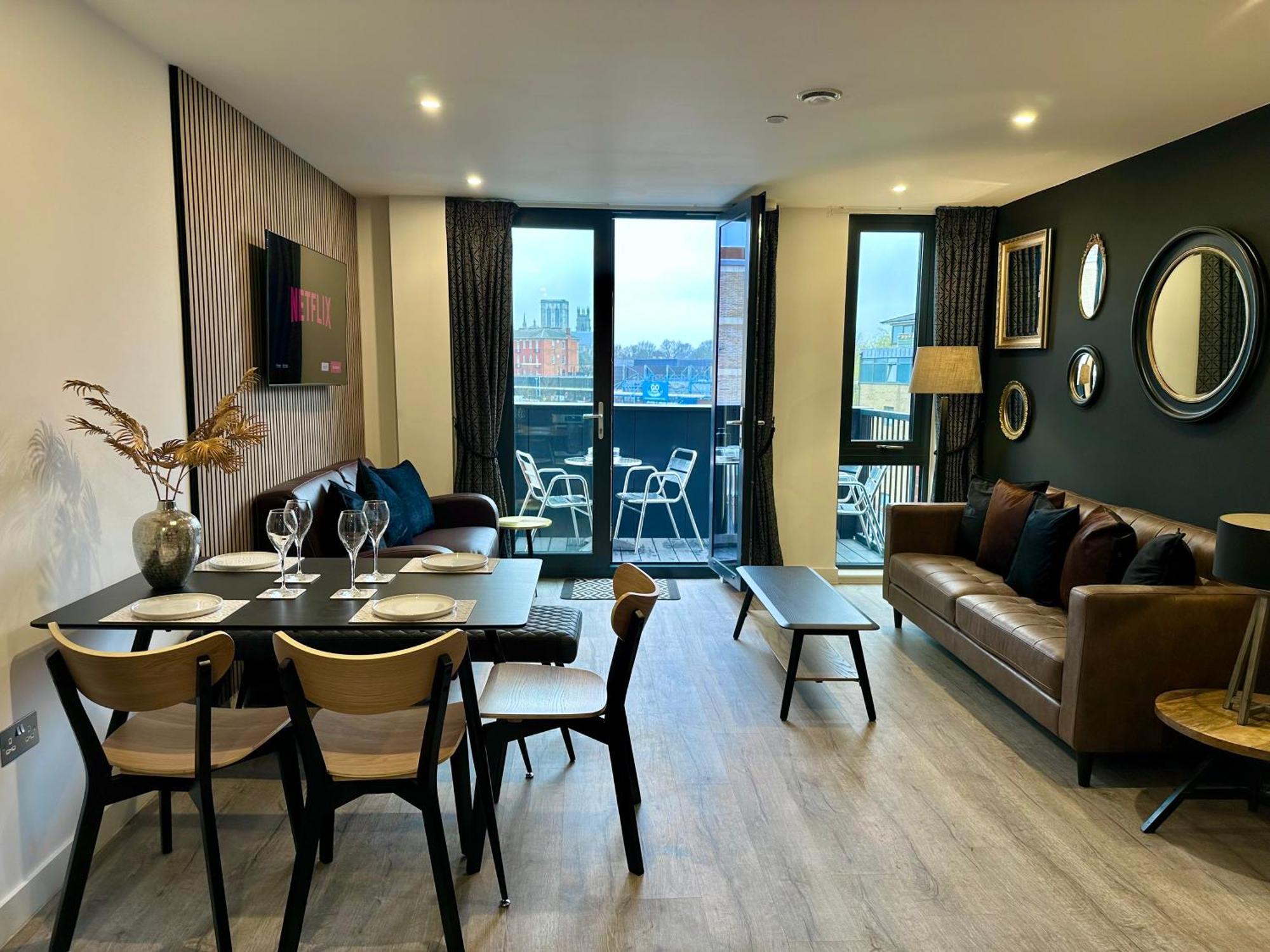 38 With Minster Views, Parking And Gym York