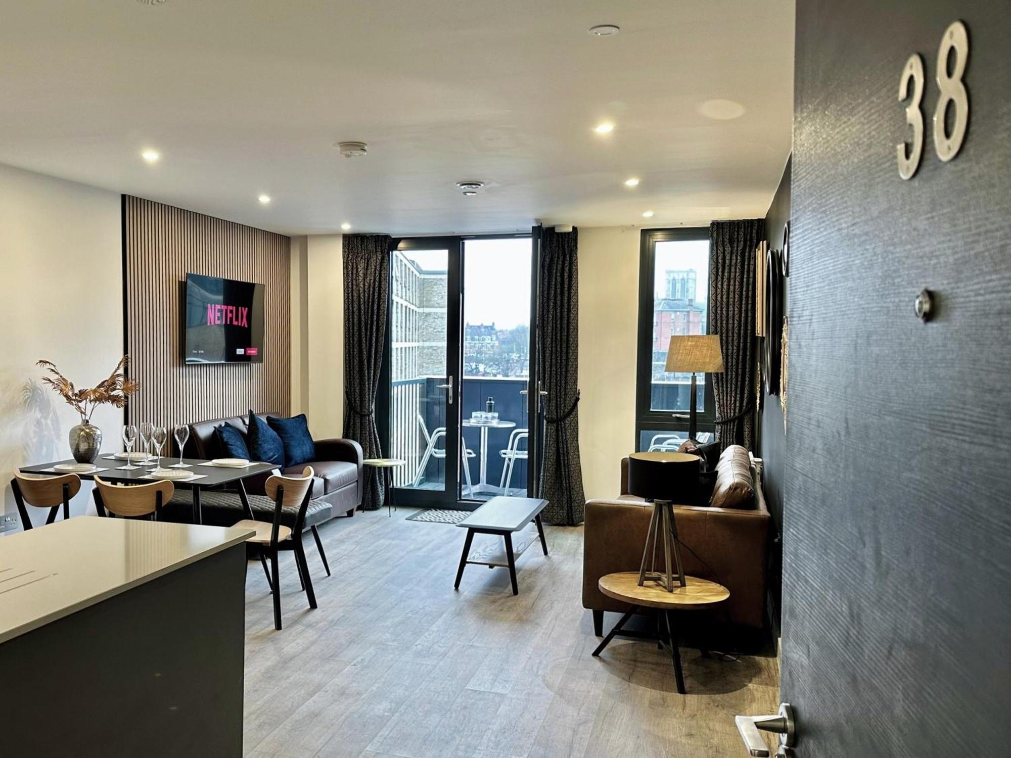 38 With Minster Views, Parking And Gym Appartement